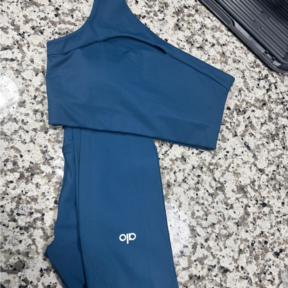 Alo Blue One-Shoulder Sports Bra and Leggings Set - Picture 2 of 3